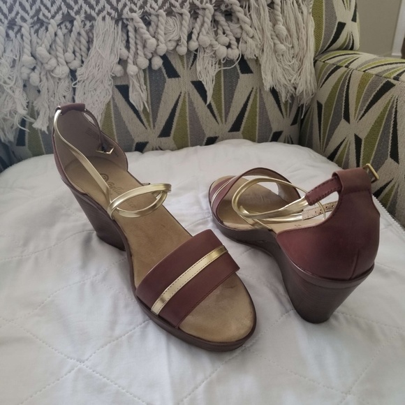 Shoe - Picture 2 of 2